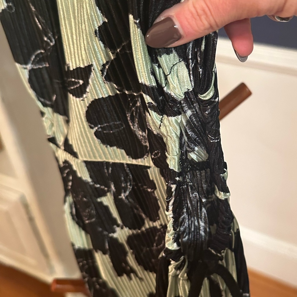 Floral Sleeveless Maxi Dress with Side Cutouts - Black and Green - Picture 3 of 5